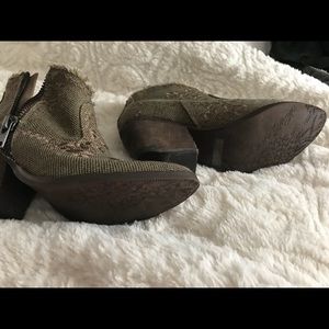 Naughty monkey size 6.5 worn once